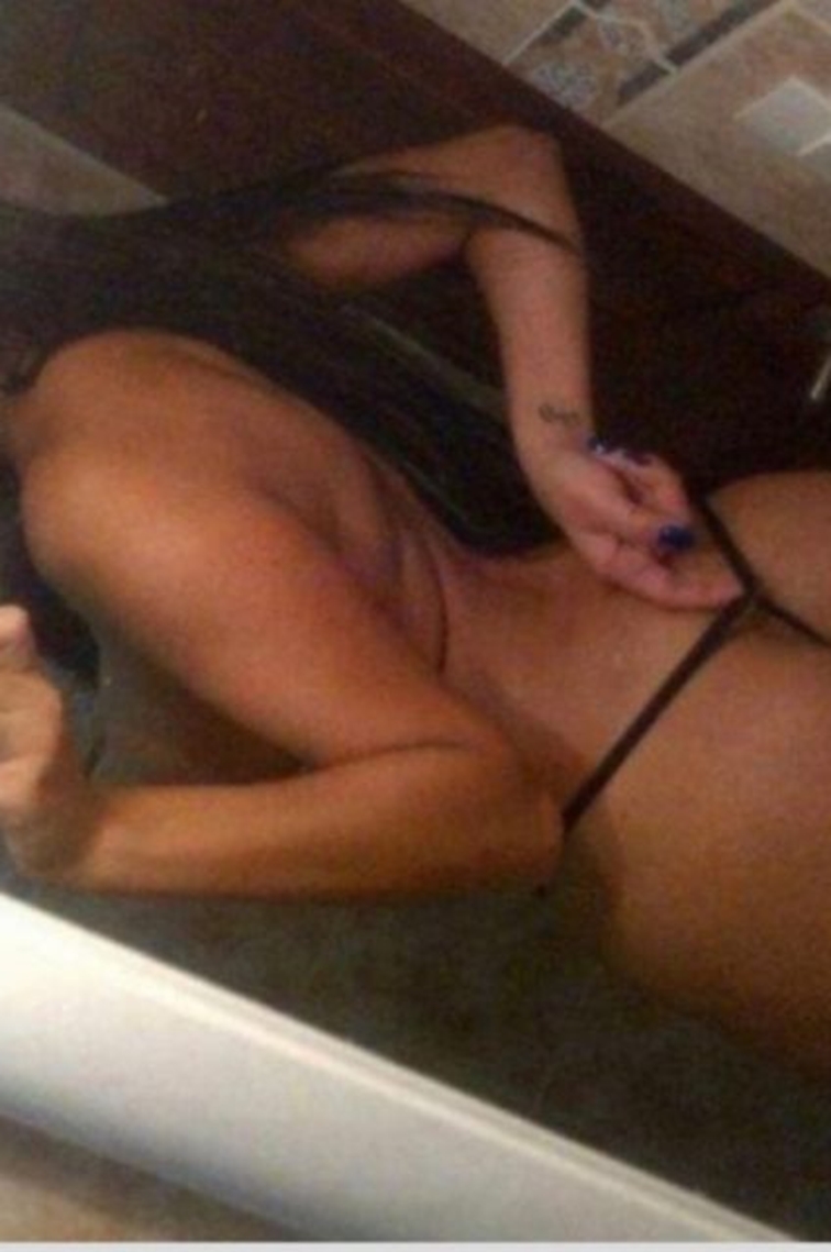 Lorena Un  corpo caldo, molto femminile, ben curata e profumata 