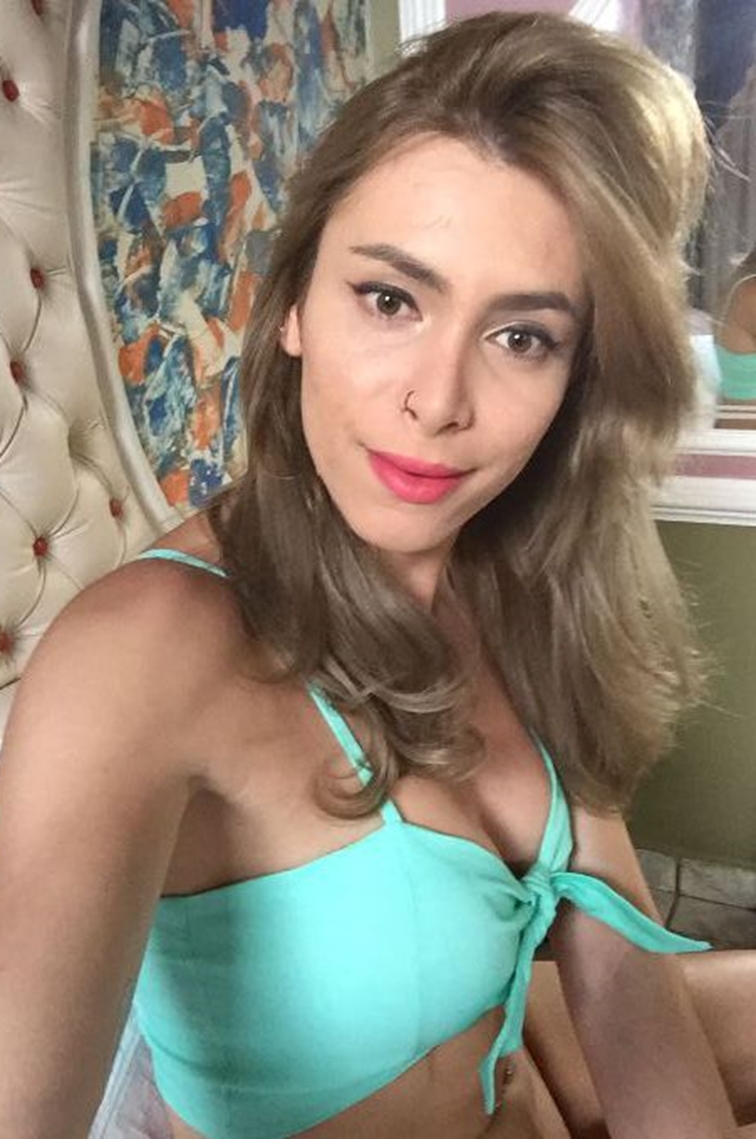 ROBERTA TRANS ITALIANA  DOTATA  BELLA  ELEGANTE  RAFFINATA CON TANTA VOGLIA DI ESSERE CAVALCATA PER BENE  