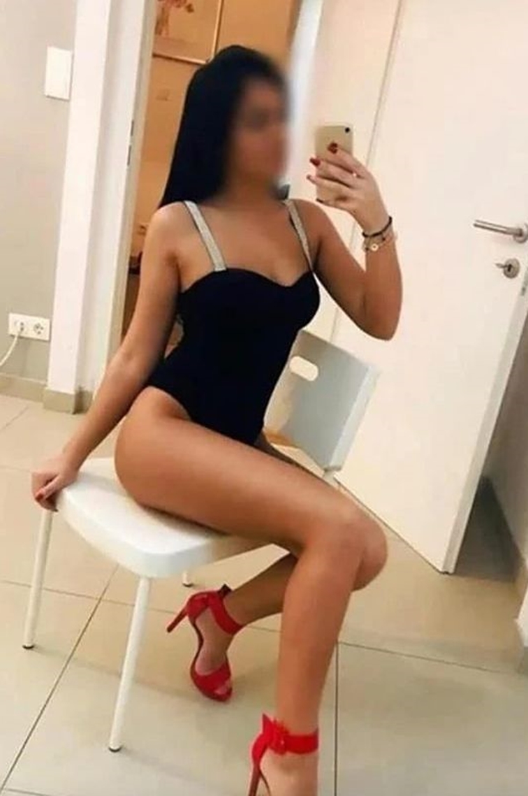 VOGLIOSA Guarda attentamente le mie foto, sono reali e non ritoccate, quello che vedi e quello che sono realmente. Ti aspetto in un ambiente piacevole per trascorrere un'ora di piacere puro