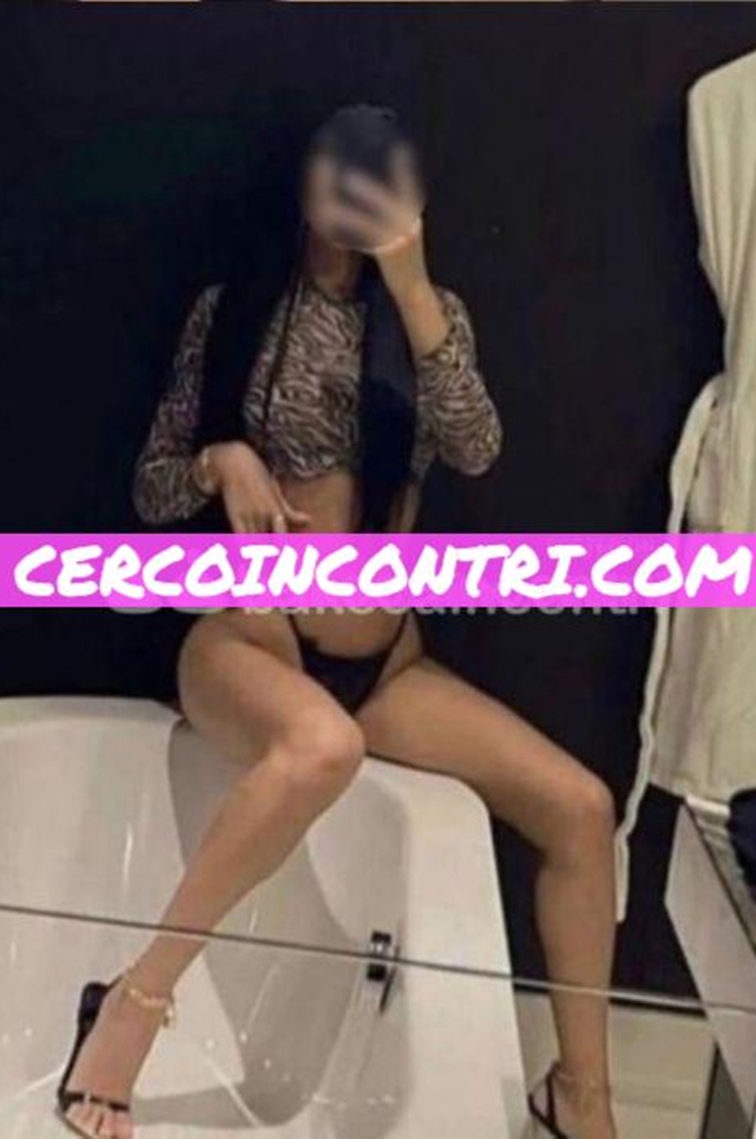 CHIARA SARO IN GRADO DI SORPRENDERTI QUANDO APRI LA PORTA E TROVI LA REALTA' DI QUELLO CE VEDI IN FOTO E TI STUPISCI DI AVERMI TUTTA PER TE PER TUTTO IL TEMPO CHE DESIDERI 